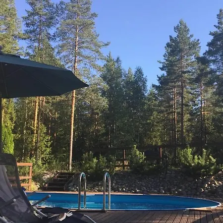 别墅 Sirpa's Artistic Nuuksio Retreat With Heated Pool