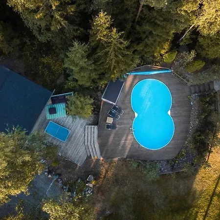 Sirpa's Artistic Nuuksio Retreat With Heated Pool 别墅 *