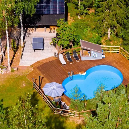 Sirpa's Artistic Nuuksio Retreat With Heated Pool Espoo