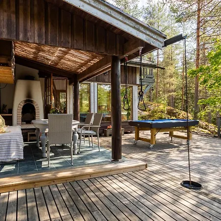Sirpa's Artistic Nuuksio Retreat With Heated Pool *
